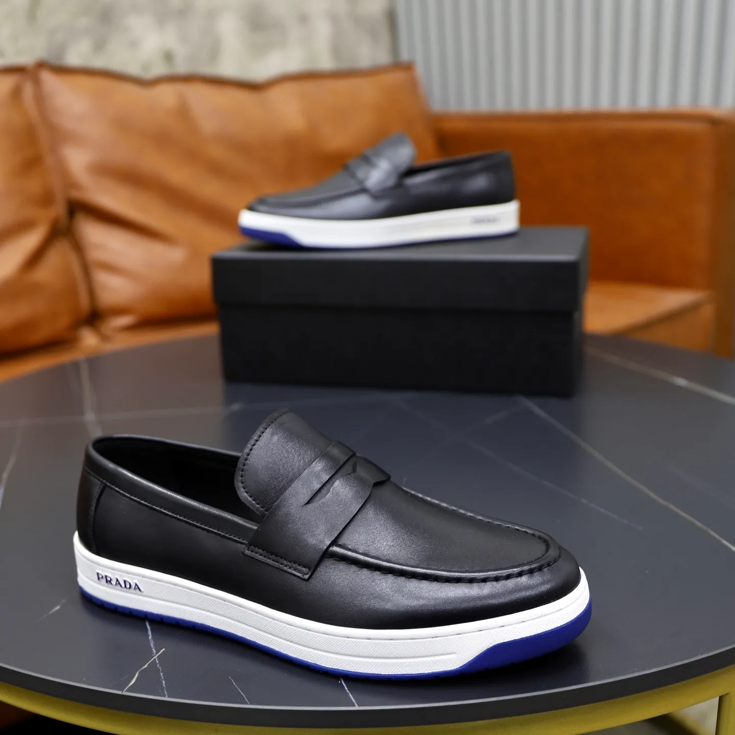 Factory price: 💰640 Prada classic men’s lace-up casual shoes | Imported cowhide upper | Upper stitching layered design, light and breathable | Soft and comfortable | Decorated with PRADA letters on the side | Distinctive sports style, showing the brand style | Lightweight concave and convex pattern rubber soles | Matched with cowhide foot pad lining | Excellent foot feel, fashionable and elegant | Size: 38-44 (45 customized)